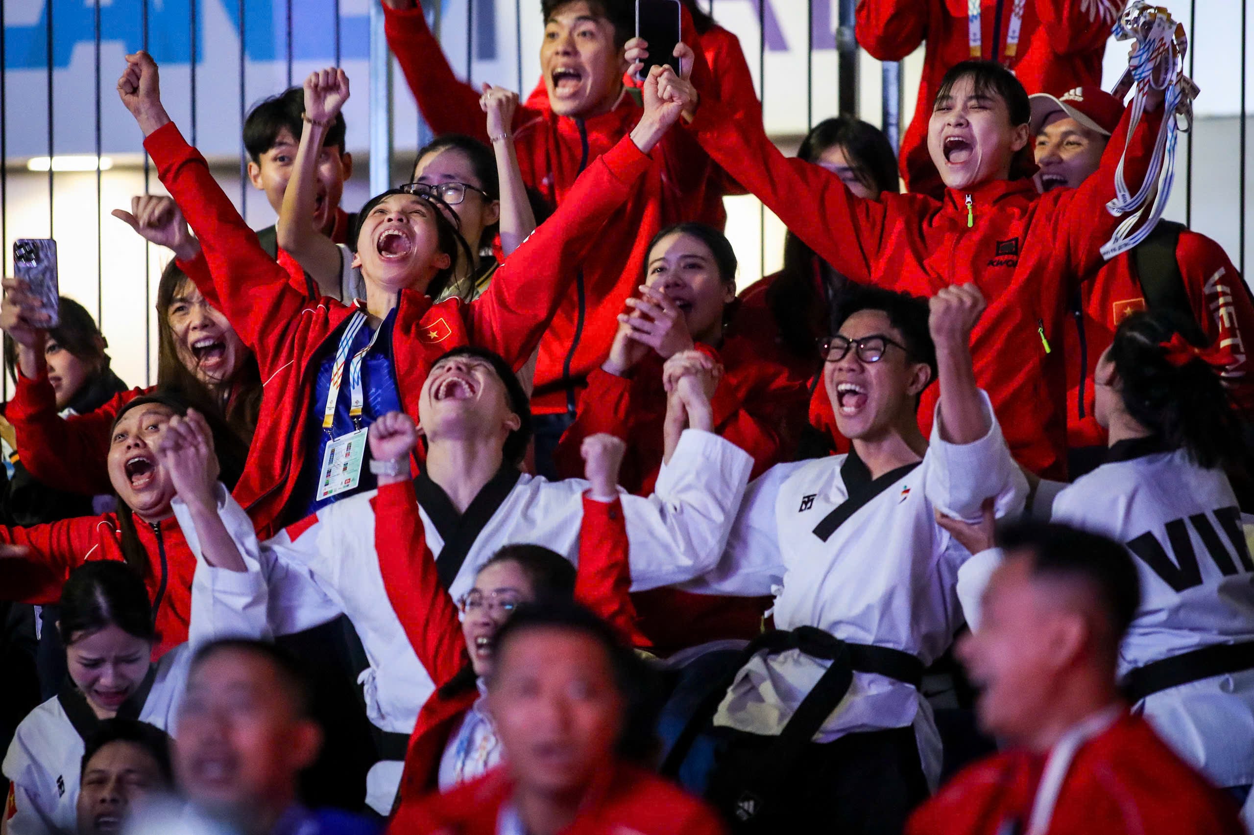 Võ sĩ trẻ bật khóc ngon lành sau khi giành vàng taekwondo: Một ngày đầy cung bậc cảm xúc!- Ảnh 7.