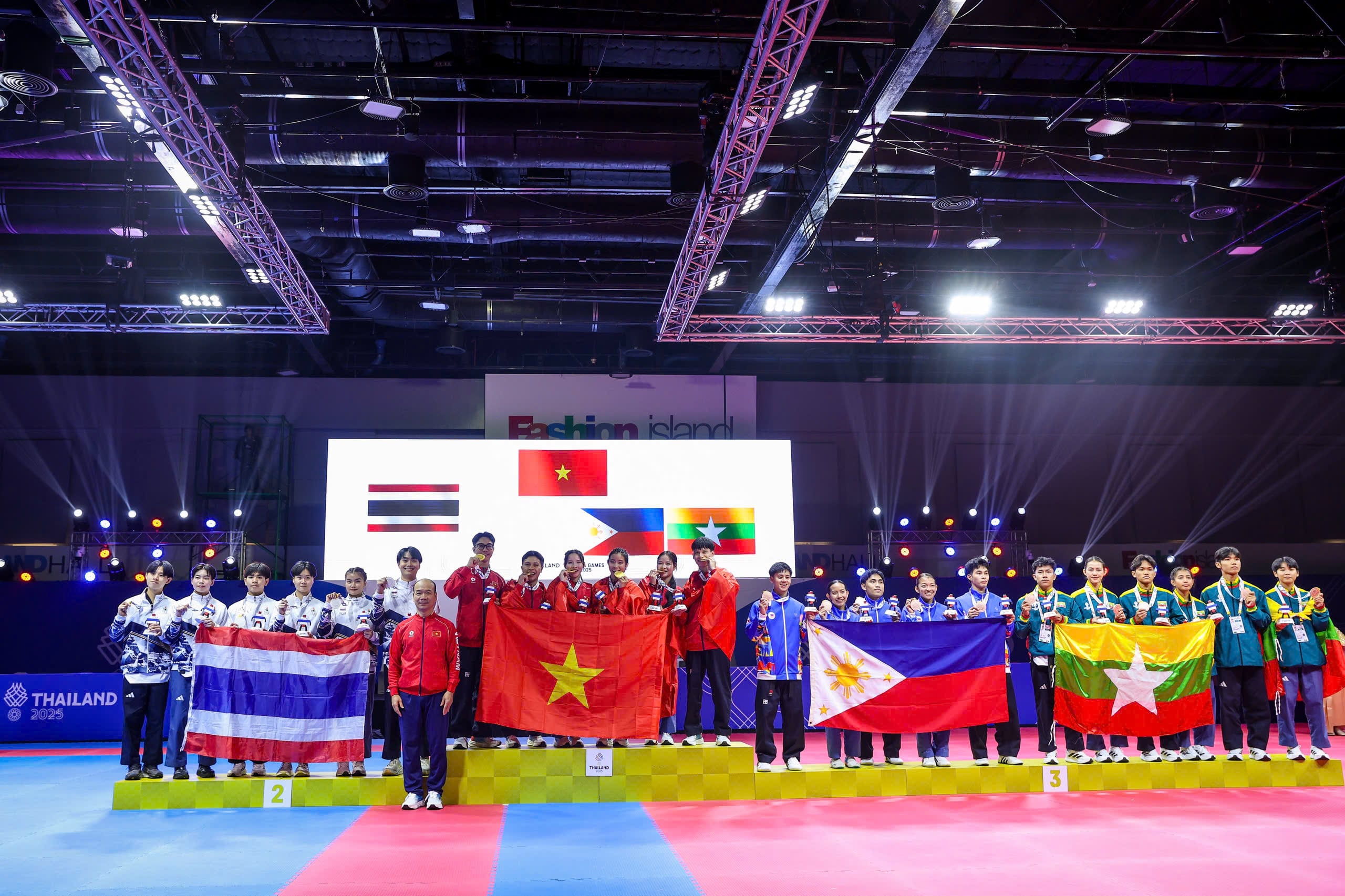 Võ sĩ trẻ bật khóc ngon lành sau khi giành vàng taekwondo: Một ngày đầy cung bậc cảm xúc!- Ảnh 8.