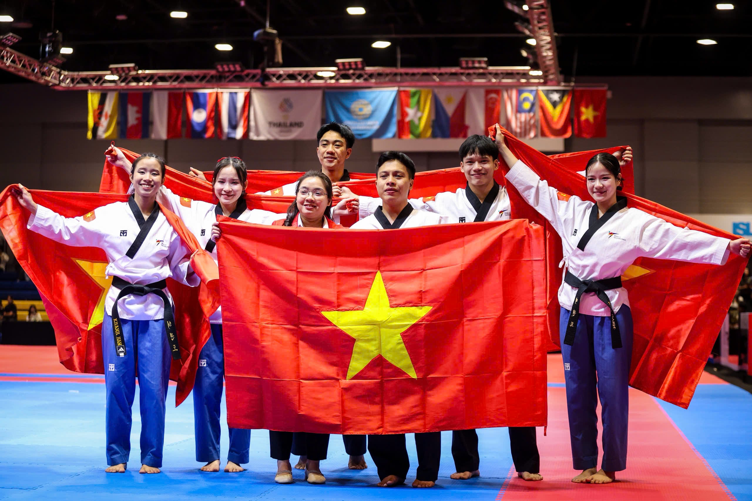 Võ sĩ trẻ bật khóc ngon lành sau khi giành vàng taekwondo: Một ngày đầy cung bậc cảm xúc!- Ảnh 9.