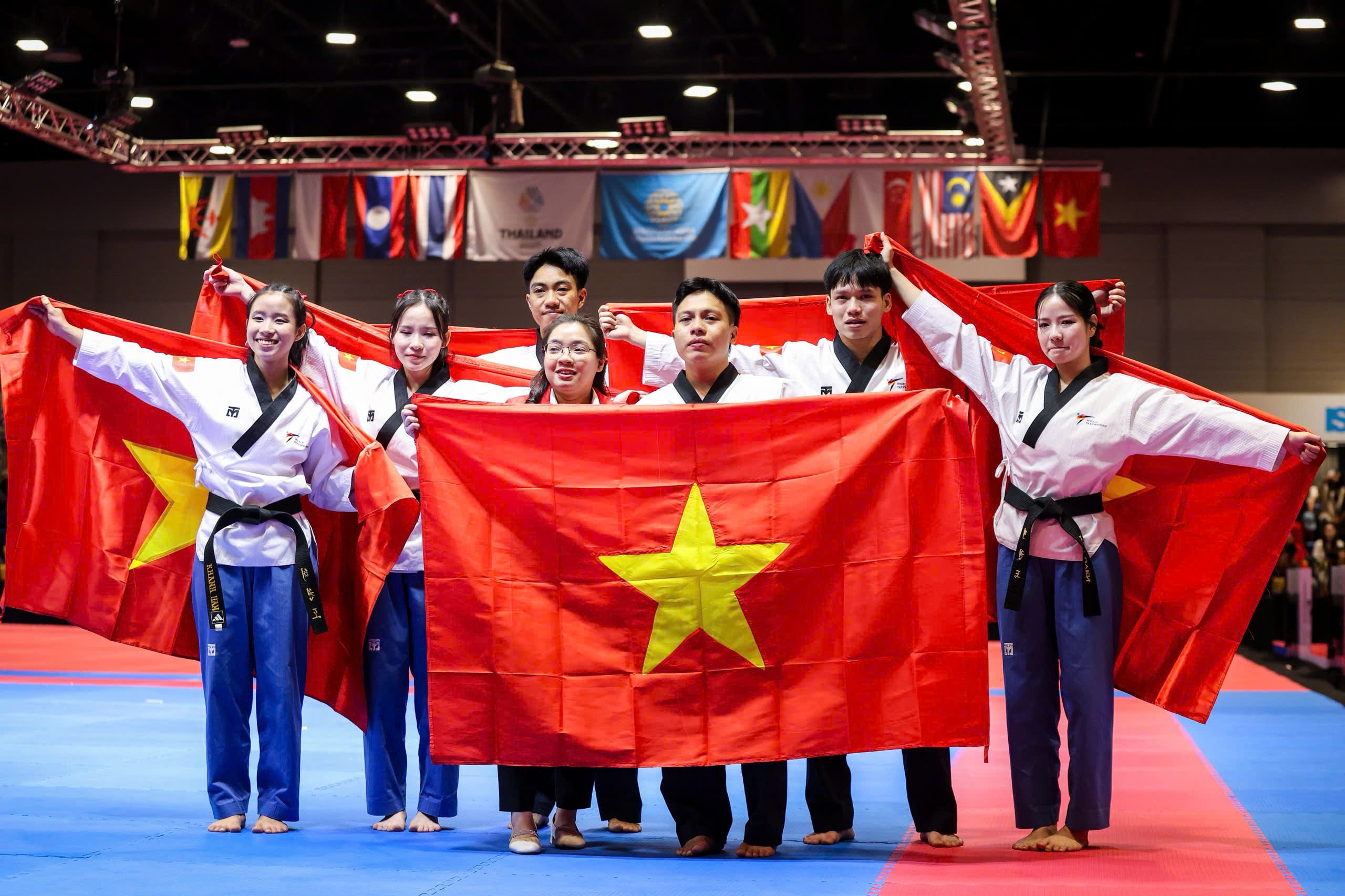 Võ sĩ trẻ bật khóc ngon lành sau khi giành vàng taekwondo: Một ngày đầy cung bậc cảm xúc!- Ảnh 11.