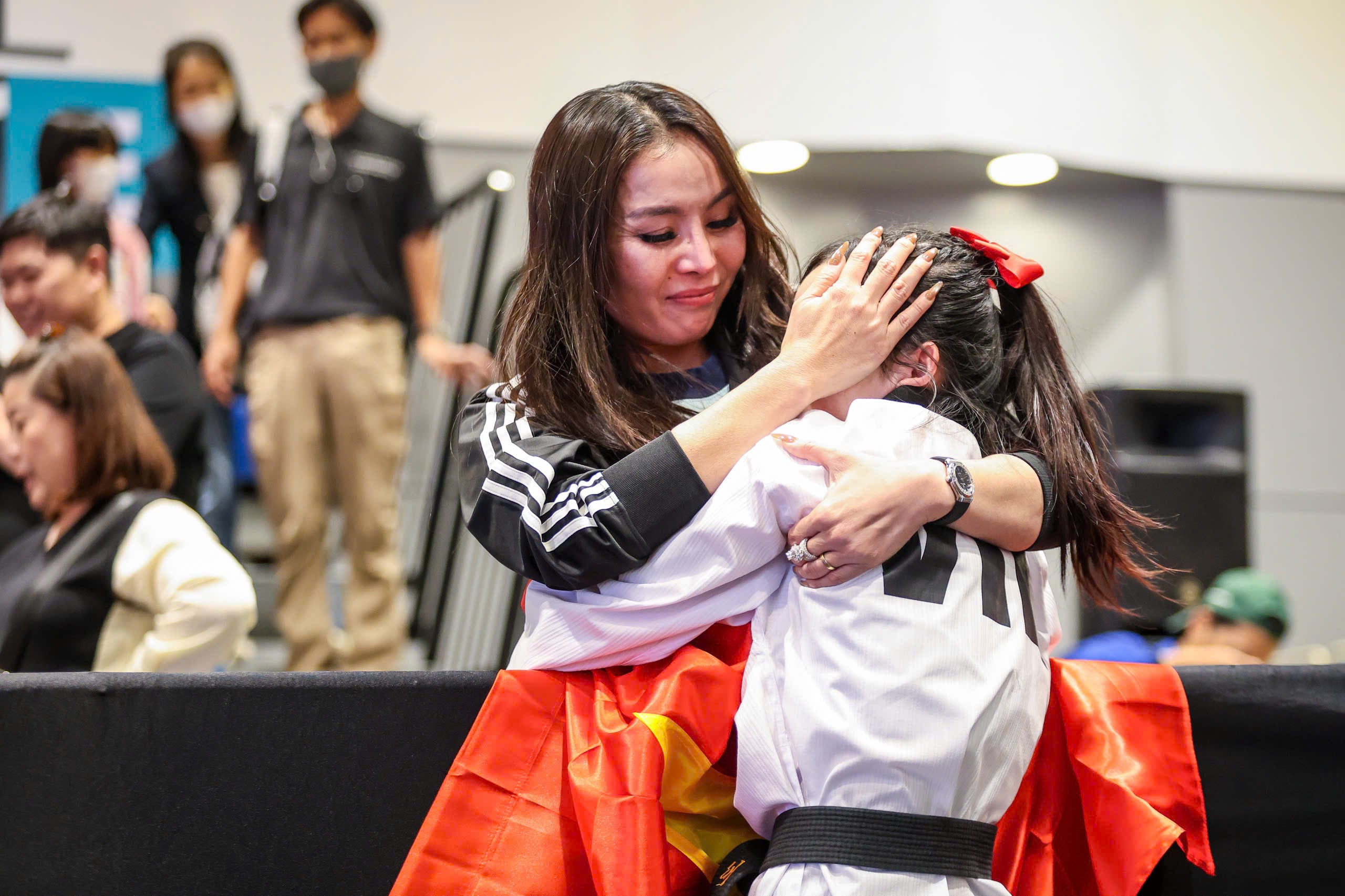 Võ sĩ trẻ bật khóc ngon lành sau khi giành vàng taekwondo: Một ngày đầy cung bậc cảm xúc!- Ảnh 13.