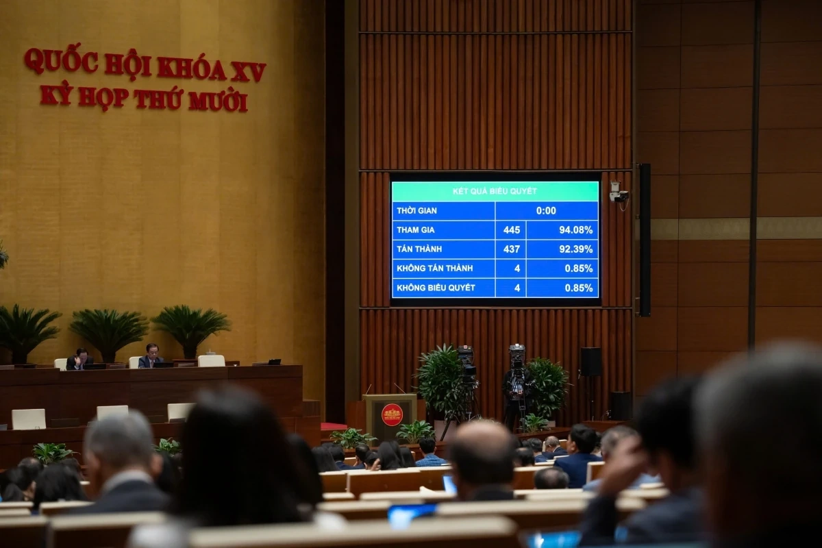 Národní shromáždění rozhodlo o zrušení maturitních vysvědčení a jedné sady učebnic v celé zemi.