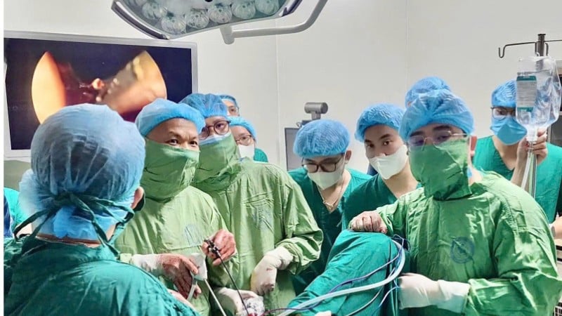 Лікарі провели лапароскопічну операцію.