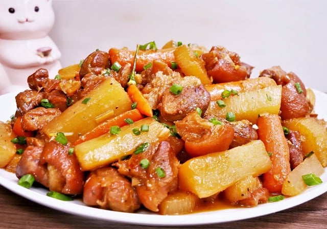 Найсмачніші та найкорисніші зимові страви, які ви обов'язково повинні спробувати - Фото 2. Món ăn mùa đông thơm ngon bổ dưỡng nhất định phải thử - Ảnh 2.