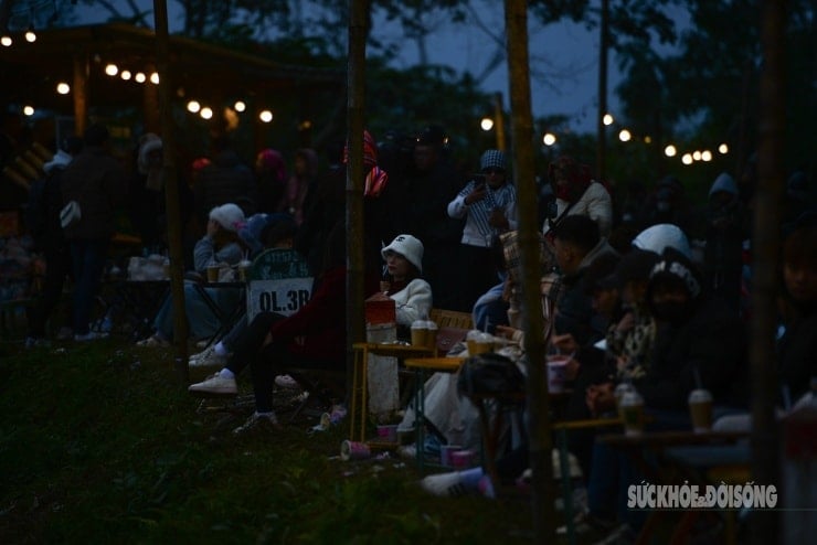 45-кілометровий маркер на дорозі до вершини Дон Ден є одним з ідеальних місць для спостереження за хмарами.