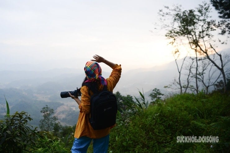 Море пухнастих хмар у ранковому світлі на вершині Ліхтарної Фортеці.