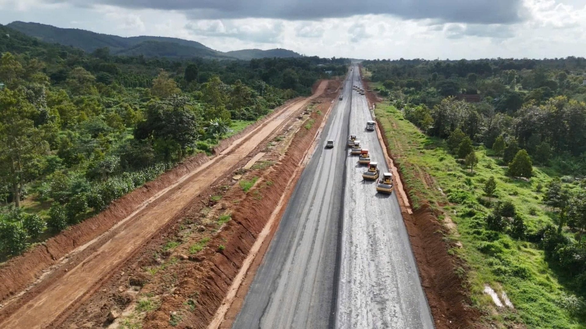 Byggeprosjektet for motorveien Khánh Hòa-Buôn Ma Thuột, fase 1, blir fremskyndet. img-63-5010.jpg