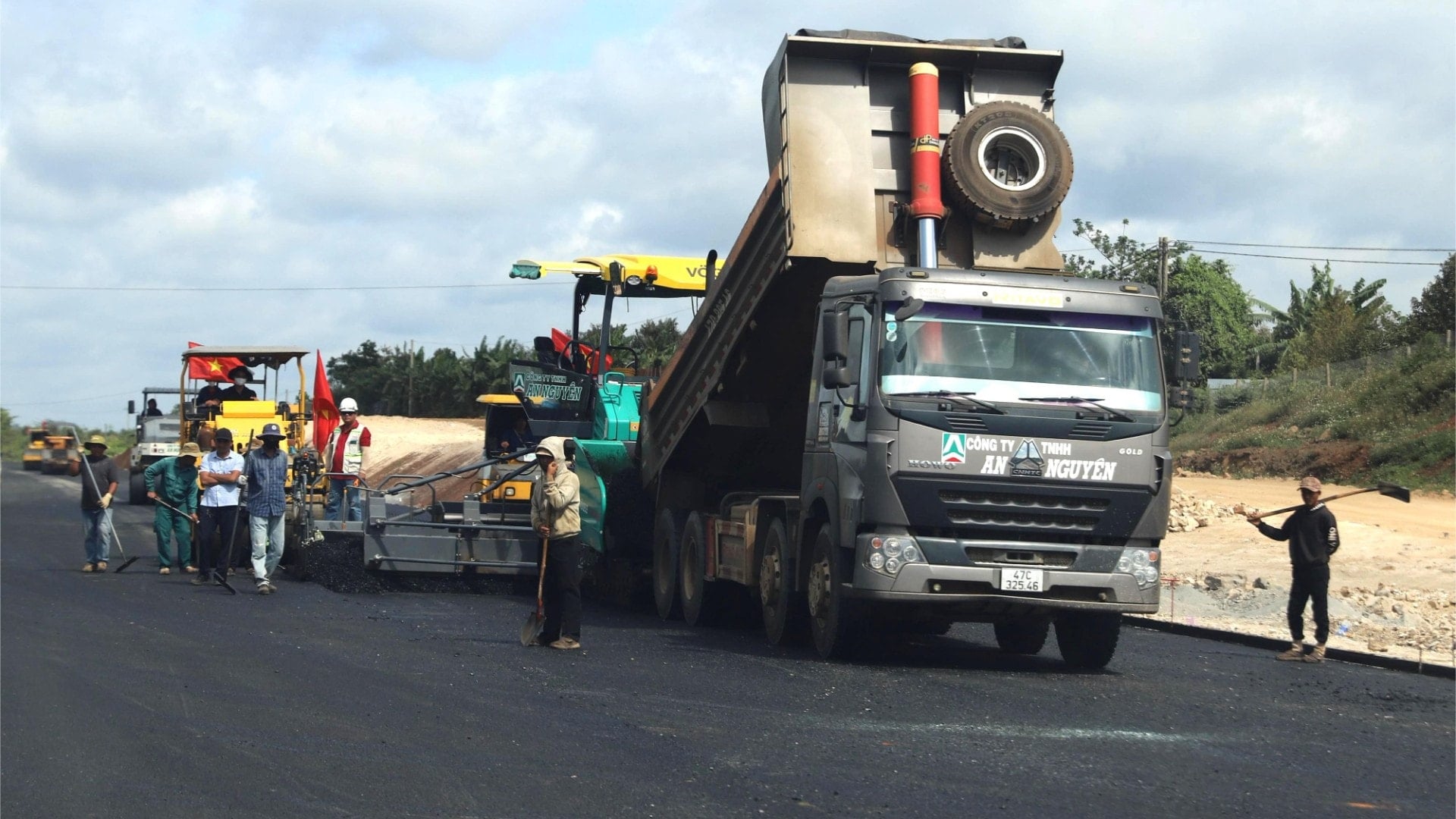 Byggeprosjektet Khánh Hòa-Buôn Ma Thuột motorvei spiller en strategisk rolle i å forbinde skoger og hav mellom den sørsentrale kystregionen og det sentrale høylandet. img-135-3497.jpg