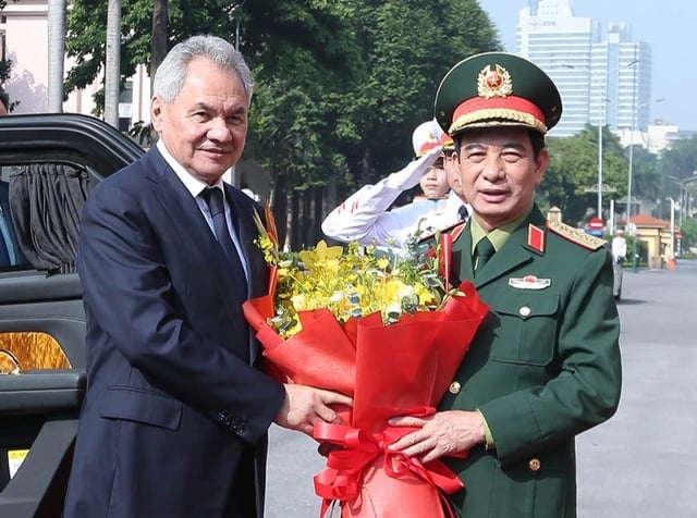 ທ່ານພົນໂທ ຟານວັນຢາງ ພົບປະກັບເລຂາທິການໃຫຍ່ສະພາຄວາມໝັ້ນຄົງລັດເຊຍ - ພາບ 1. Đại tướng Phan Văn Giang hội kiến Thư ký Hội đồng An ninh Nga - Ảnh 1.