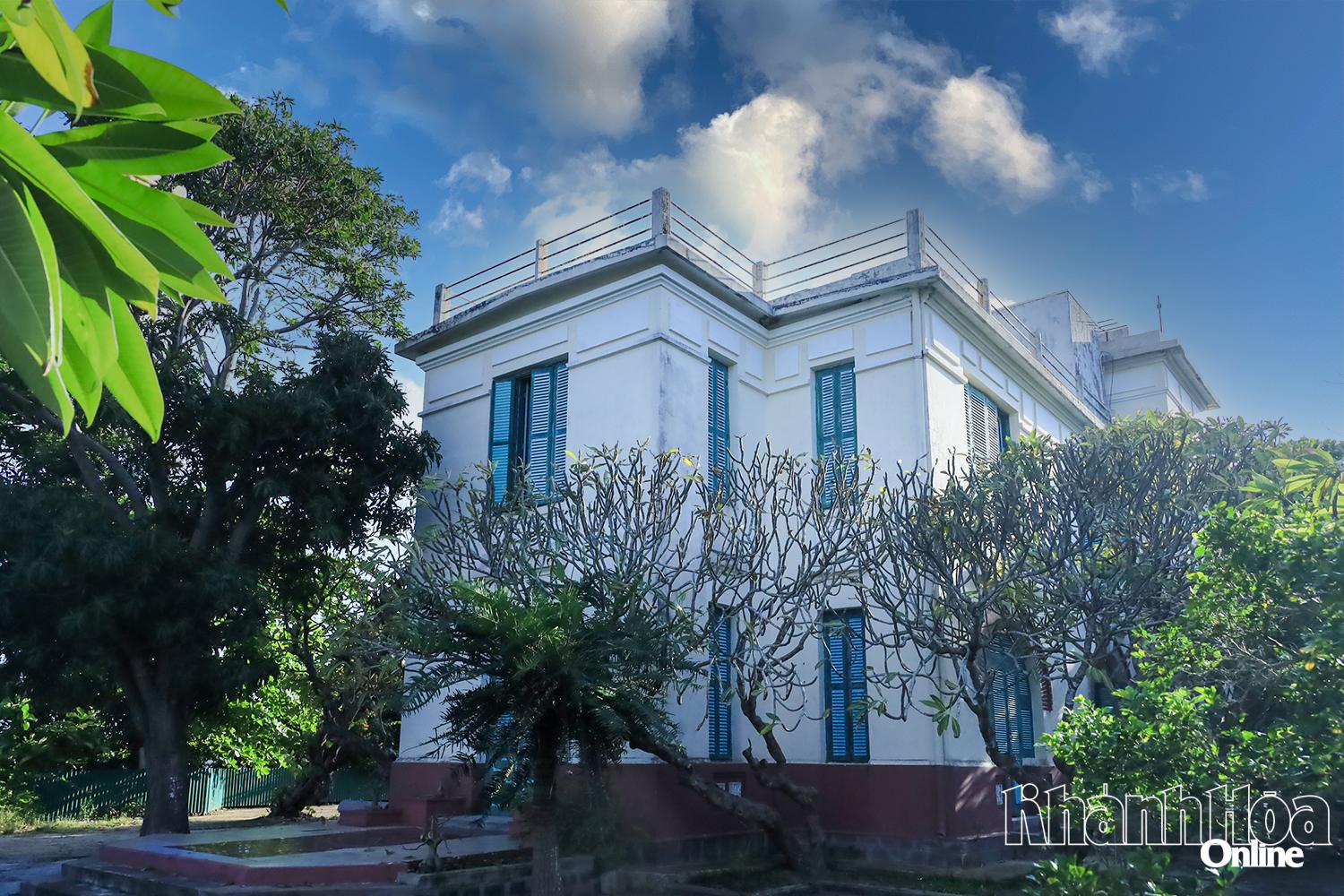 En villa som tillhör det arkitektoniska och konstnärliga kulturarvet Cau Da Villa.