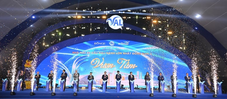 Cel mai mare complex de prelucrare a uleiului de soia din Asia de Sud-Est a fost inaugurat - Foto 1. Khánh thành tổ hợp ép dầu đậu nành lớn nhất Đông Nam Á- Ảnh 1.