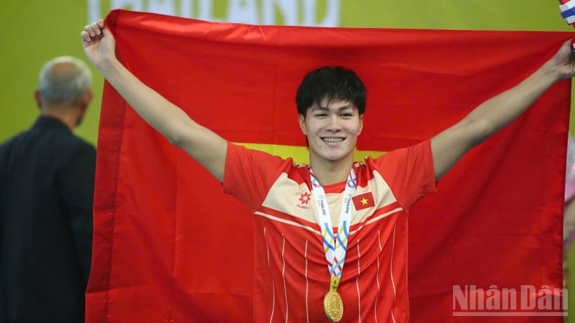 Schwimmer Tran Hung Nguyen gewann die Goldmedaille im 200-Meter-Lagen-Wettbewerb der Männer. (Foto: MINH HOANG)