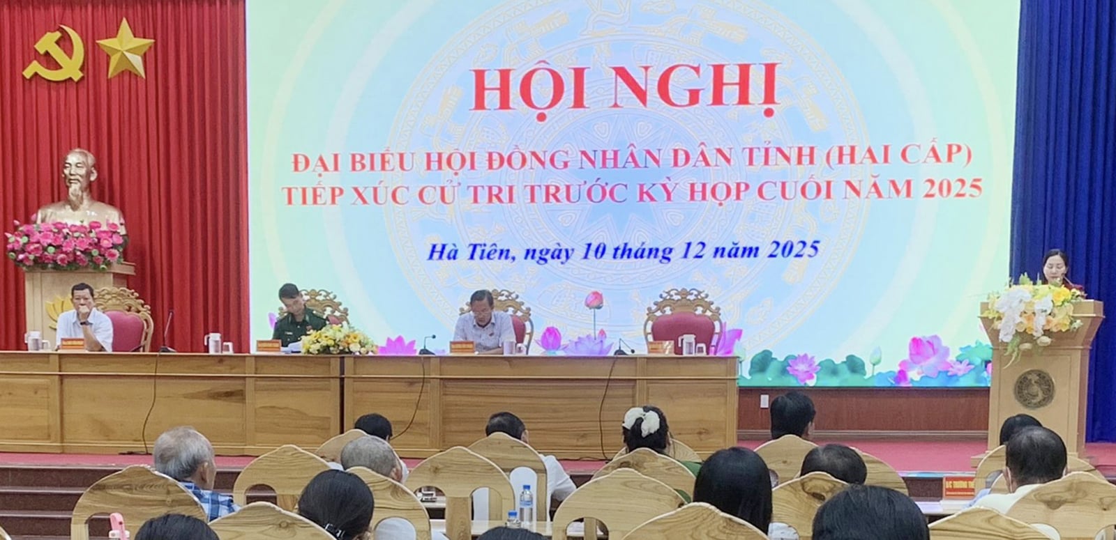 Reprezentanții Consiliului Popular Provincial An Giang s-au întâlnit cu alegătorii din sectoarele Ha Tien și To Chau.