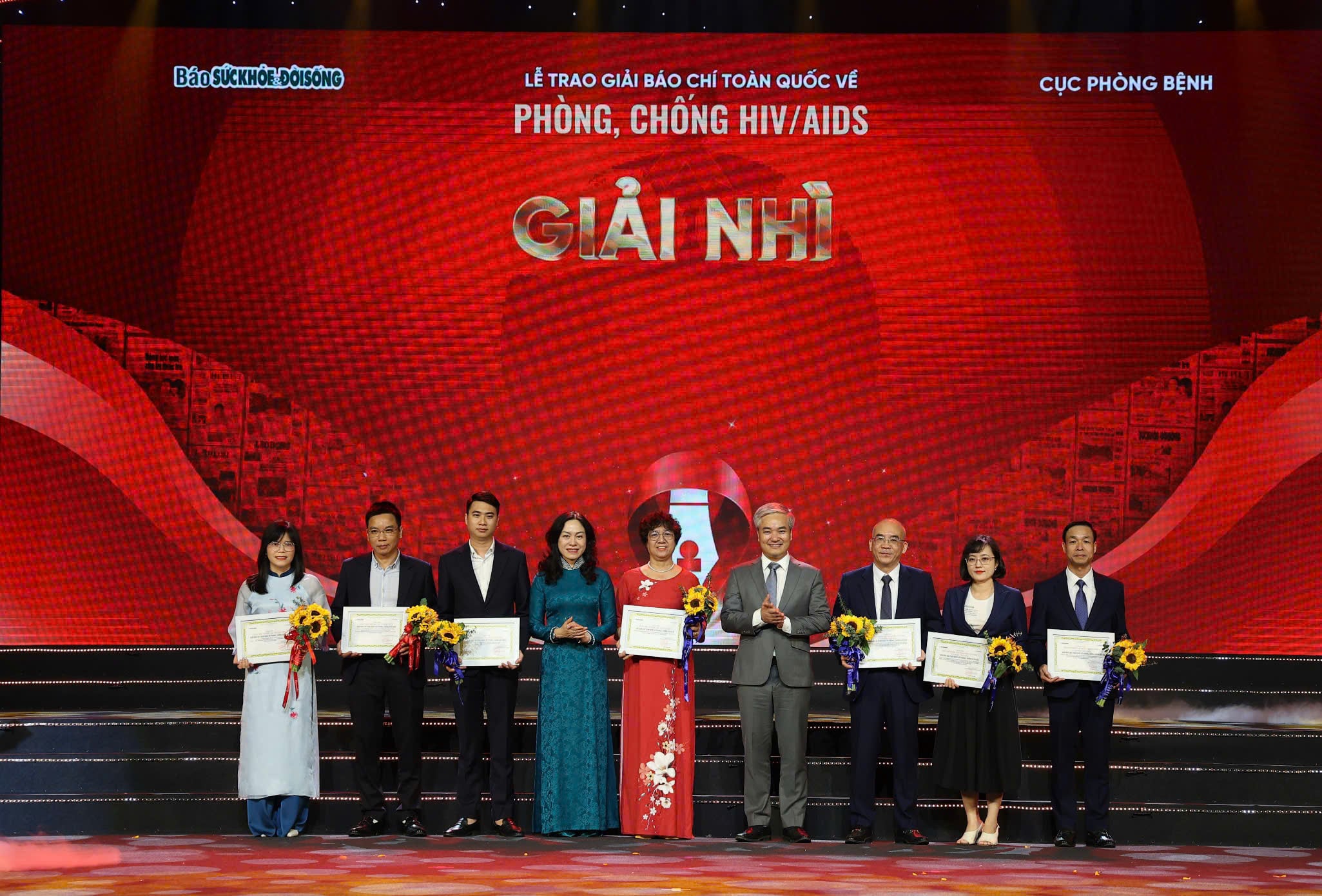 Giải Báo chí toàn quốc về phòng, chống HIV/AIDS: Tôn vinh những đóng góp thầm lặng, tiếp sức cho mục tiêu chấm dứt dịch vào năm 2030- Ảnh 3.