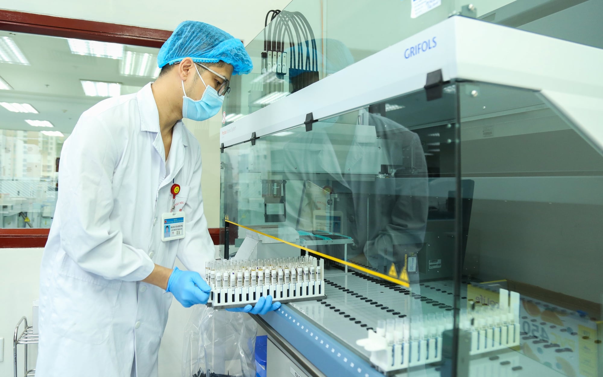 Đằng sau một đơn vị máu là cả cuộc chiến phòng, chống HIV của những con người thầm lặng