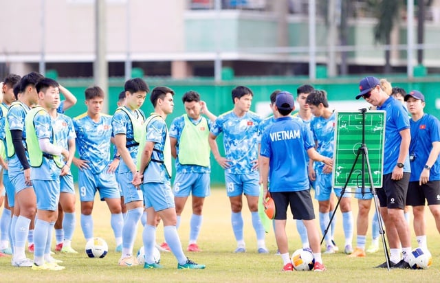 Noul program de meciuri al echipei Vietnam U.23 de astăzi: Capabilă să învingă Malaezia - Imaginea 1. Lịch thi đấu cực mới của U.23 Việt Nam hôm nay: Đủ sức thắng Malaysia- Ảnh 1.