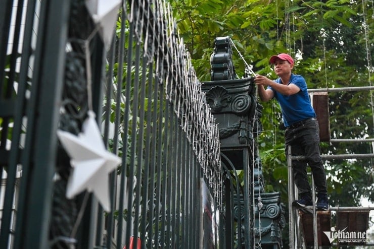 De kerken in Hanoi zijn prachtig versierd en staan klaar om te stralen ter ere van Kerstmis - 5