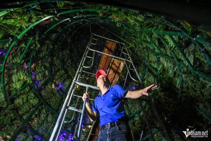 De kerken in Hanoi zijn prachtig versierd en staan klaar om te stralen ter ere van Kerstmis - 6