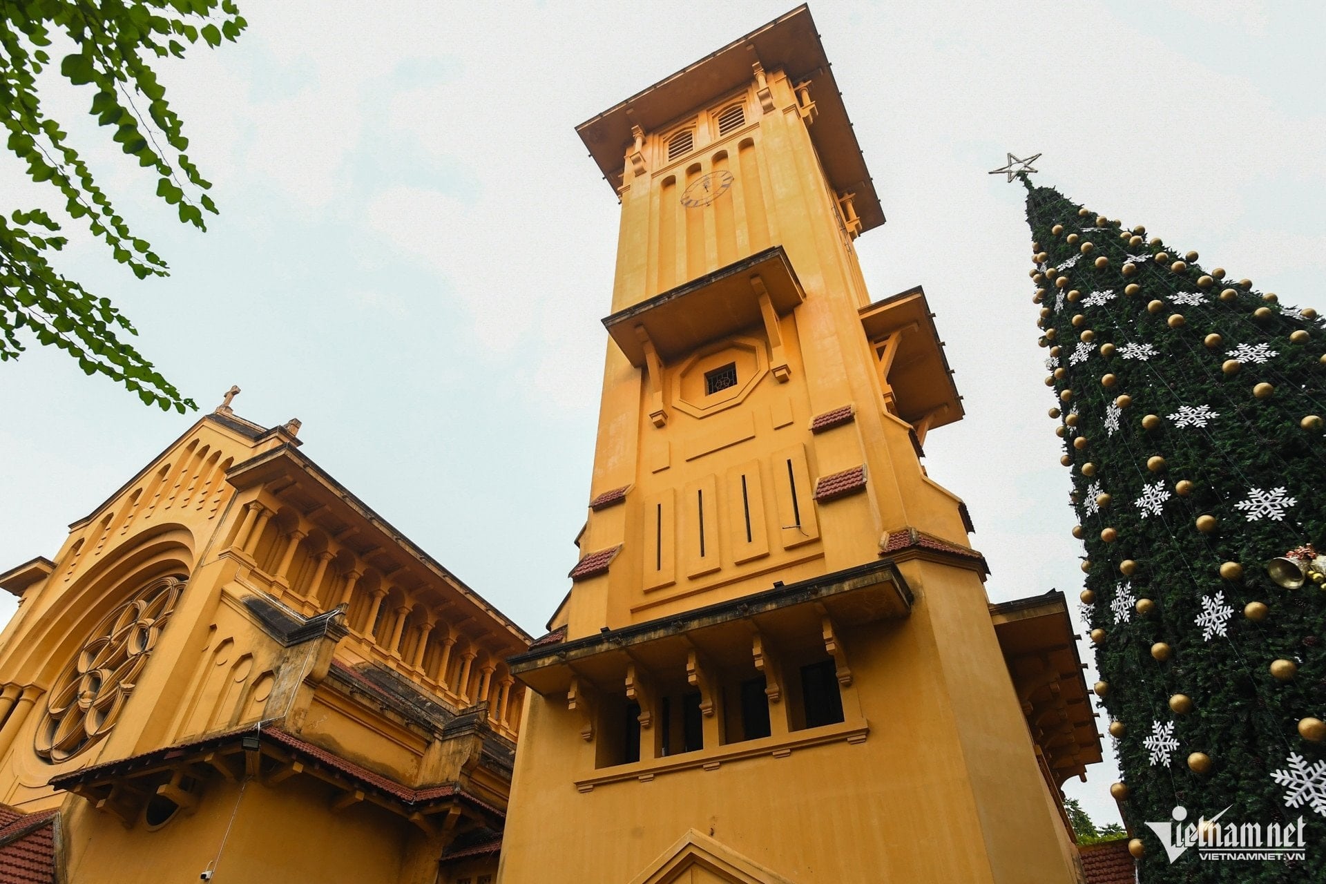 ព្រះវិហារ Cửa Bắc បច្ចុប្បន្នកំពុងដំណើរការបញ្ចប់ការតុបតែងបុណ្យណូអែលរបស់ខ្លួន។