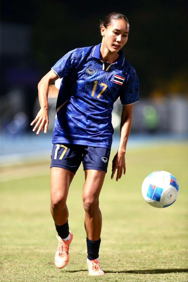 Em gái Dangda khuấy đảo, đội tuyển nữ Thái 'dạo chơi' thắng dễ Singapore: Chờ đại chiến Việt Nam- Ảnh 1.