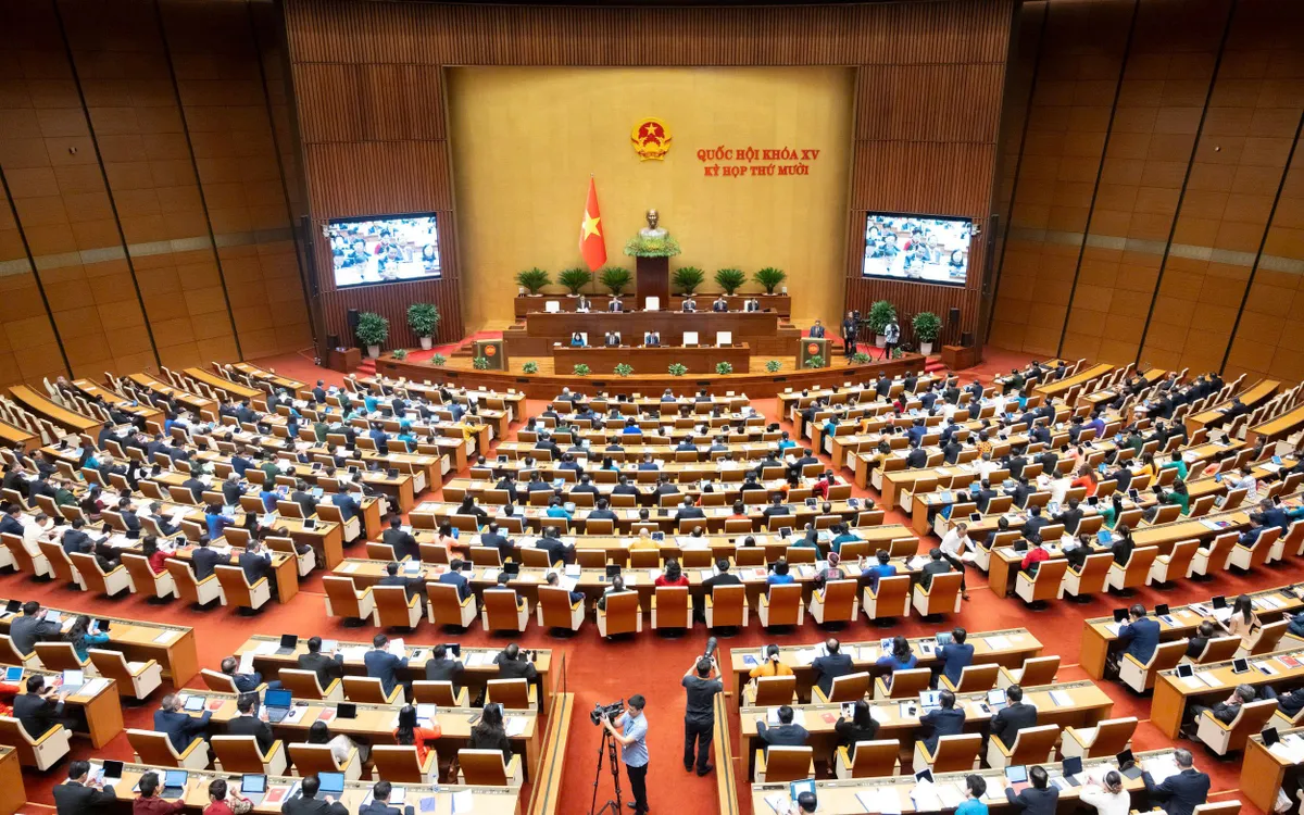 Scene din cea de-a 10-a sesiune a celei de-a 15-a Adunări Naționale Quang cảnh Kỳ họp thứ 10, Quốc hội khoá XV