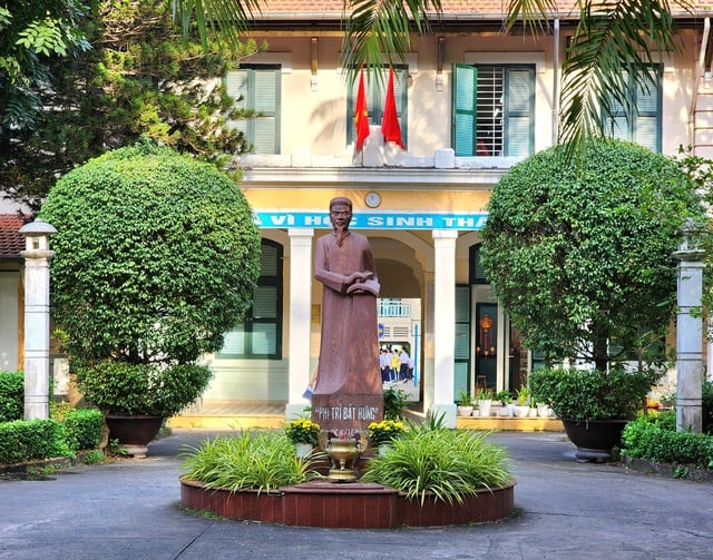 Gwiazdy Wietnamu: Urzędnik prawy i elokwentny - Zdjęcie 1. Tinh tú Đất Việt: Vị ngôn quan cương trực- Ảnh 1.