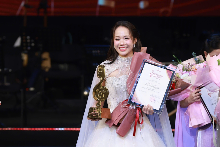 Dao Le Phuong Chi vant førstepremien i Hanoi-sangkonkurransen 2025.