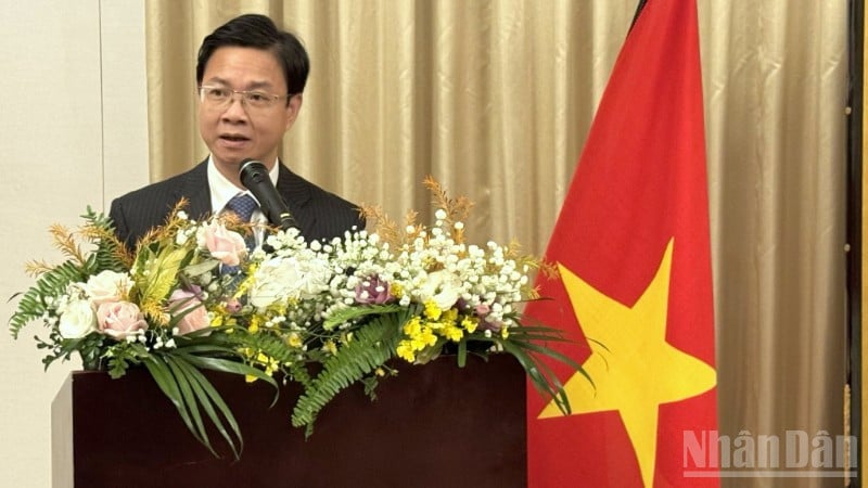 Ministrul adjunct al Afacerilor Externe, Ngo Le Van, vorbește la ceremonie. (Foto: Trung Hung)