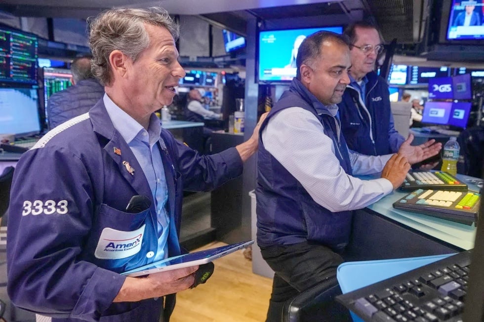 Cu sprijinul Fed, Wall Street se apropie de maximul său istoric. Fed tiếp sức, Phố Wall tiến sát đỉnh lịch sử