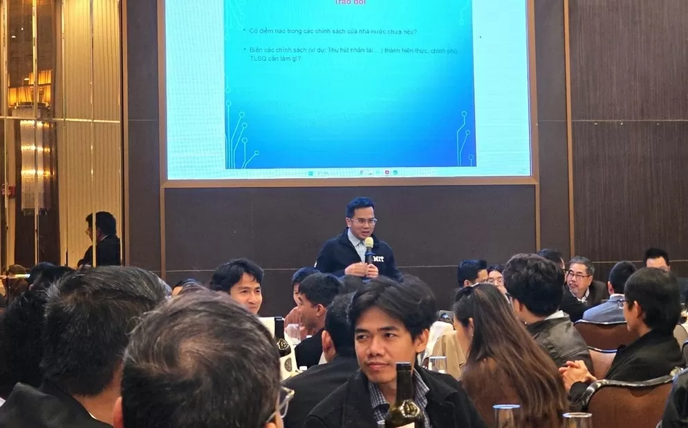 Vietnams generalkonsulat i San Francisco kopplar aktivt samman vietnamesisk kunskap och främjar tekniskt samarbete mellan Vietnam och Silicon Valley. Tổng lãnh sự quán Việt Nam tại San Francisco tích cực kết nối tri thức Việt, hợp tác công nghệ giữa Việt Nam – Thung lũng Silicon