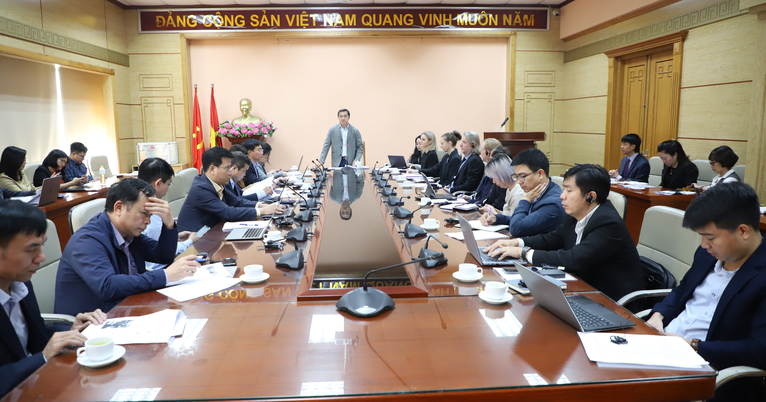 Đẩy mạnh thực hiện y tế thông minh để nâng chất lượng chăm sóc sức khoẻ nhân dân- Ảnh 2.