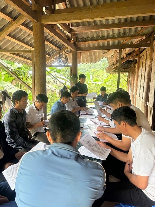 টেকসই দারিদ্র্য হ্রাসের জন্য মুওং তুং-এর ধারণার পরিবর্তন গুরুত্বপূর্ণ। Mường Tùng thay đổi nhận thức chìa khóa giảm nghèo bền vững