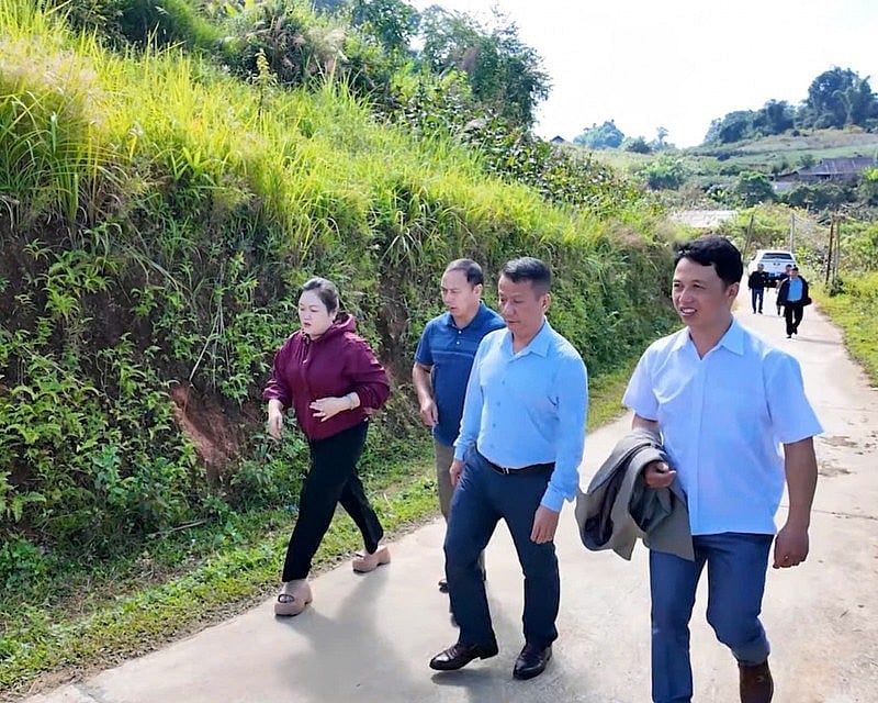 টেকসই দারিদ্র্য হ্রাসের জন্য মুওং তুং-এর ধারণার পরিবর্তন গুরুত্বপূর্ণ। Mường Tùng thay đổi nhận thức chìa khóa giảm nghèo bền vững