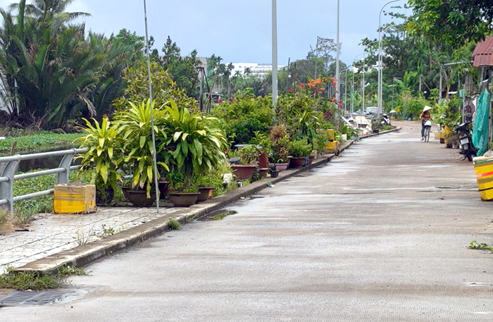 Коридор набережної потребує відновлення до безперешкодного стану.