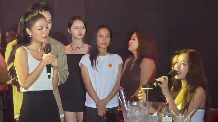 Van Mai Huong ser veldig feminin ut i hennes nye album 'Giai Nhan' - Foto 3. Văn Mai Hương - Ảnh 3.