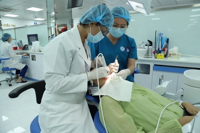 Indeks kepuasan pasien di rumah sakit di Kota Ho Chi Minh terus meningkat - Foto 2. Chỉ số hài lòng của người bệnh tại các bệnh viện ở TPHCM tiếp tục tăng- Ảnh 2.