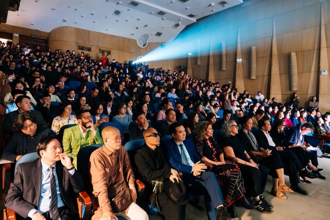 មហោស្រពការរចនាច្នៃប្រឌិតឆ្នាំ 2026៖ ការផ្លាស់ប្តូរពីពិធីបុណ្យមួយទៅការកសាងប្រព័ន្ធអេកូឡូស៊ីច្នៃប្រឌិតក្នុងទីក្រុង - រូបថត 1 ។ Lễ hội Thiết kế Sáng tạo 2026: Chuyển từ lễ hội sang xây dựng hệ sinh thái sáng tạo đô thị - Ảnh 1.