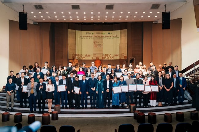 មហោស្រពការរចនាច្នៃប្រឌិតឆ្នាំ 2026៖ ការផ្លាស់ប្តូរពីពិធីបុណ្យមួយទៅការកសាងប្រព័ន្ធអេកូឡូស៊ីច្នៃប្រឌិតក្នុងទីក្រុង - រូបថត 4. Lễ hội Thiết kế Sáng tạo 2026: Chuyển từ lễ hội sang xây dựng hệ sinh thái sáng tạo đô thị - Ảnh 4.