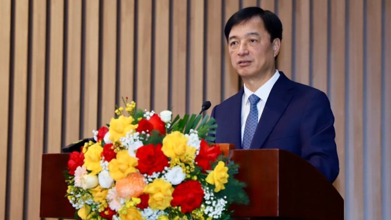 Nguyen Duy Ngoc, membru al Biroului Politic și secretar al Comitetului Partidului din Hanoi, a ținut un discurs la conferință. (Foto: VGP/GH)