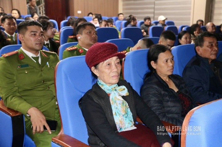 Delegater som deltar på møtet