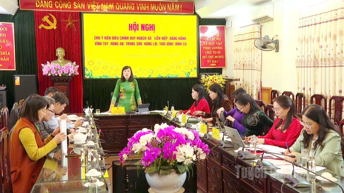 Kamrat Pham Thi Minh Xuan, medlem av den provinsiella partikommitténs ständiga kommitté och vice ordförande för det provinsiella folkrådet, ledde mötet.