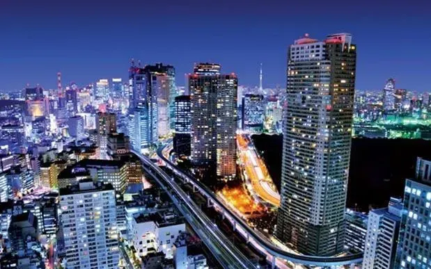 ADB höjer sin prognos för den asiatiska ekonomiska tillväxten trots tullrisker. ADB nâng dự báo tăng trưởng kinh tế châu Á bất chấp rủi ro thuế quan