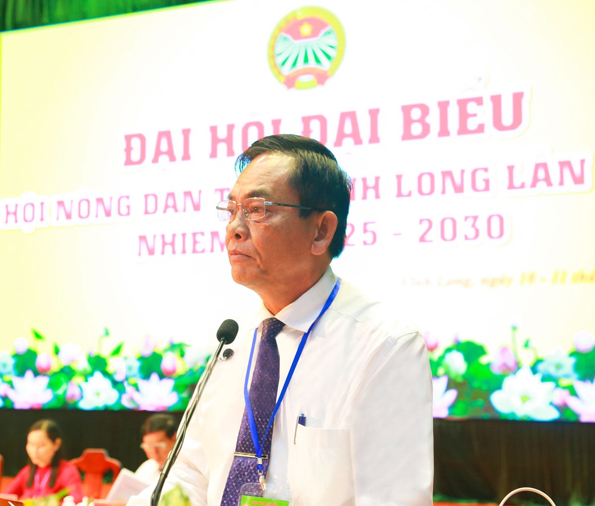 Komrad Nguyen Van Dung - Ahli Jawatankuasa Parti Wilayah, Naib Pengerusi Jawatankuasa Front Tanah Air Wilayah, dan Pengerusi Persatuan Peladang Wilayah - menyampaikan ucapan perasmian di kongres itu.