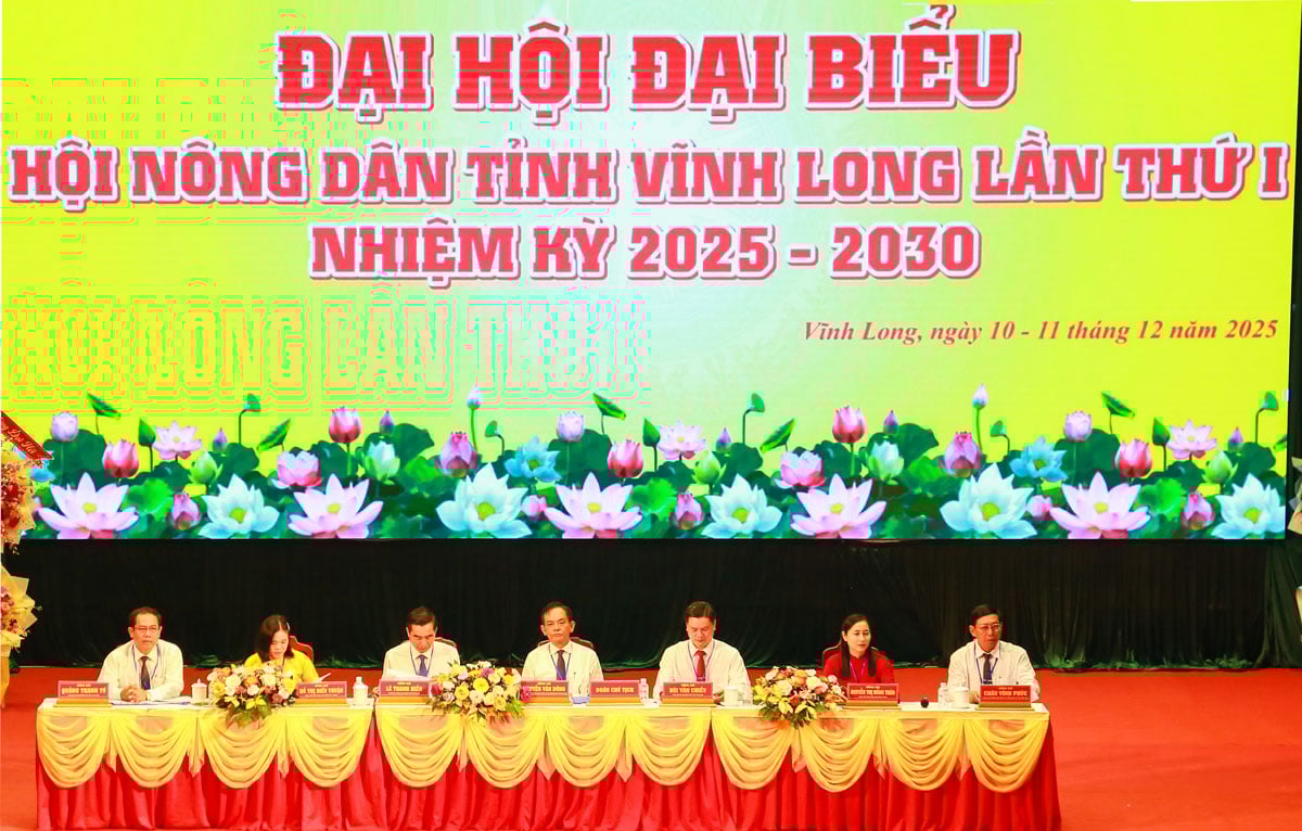 Presidium bertanggungjawab ke atas kongres.