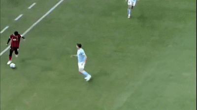 泣いているリンガード(写真1) Lingard khoc anh 1