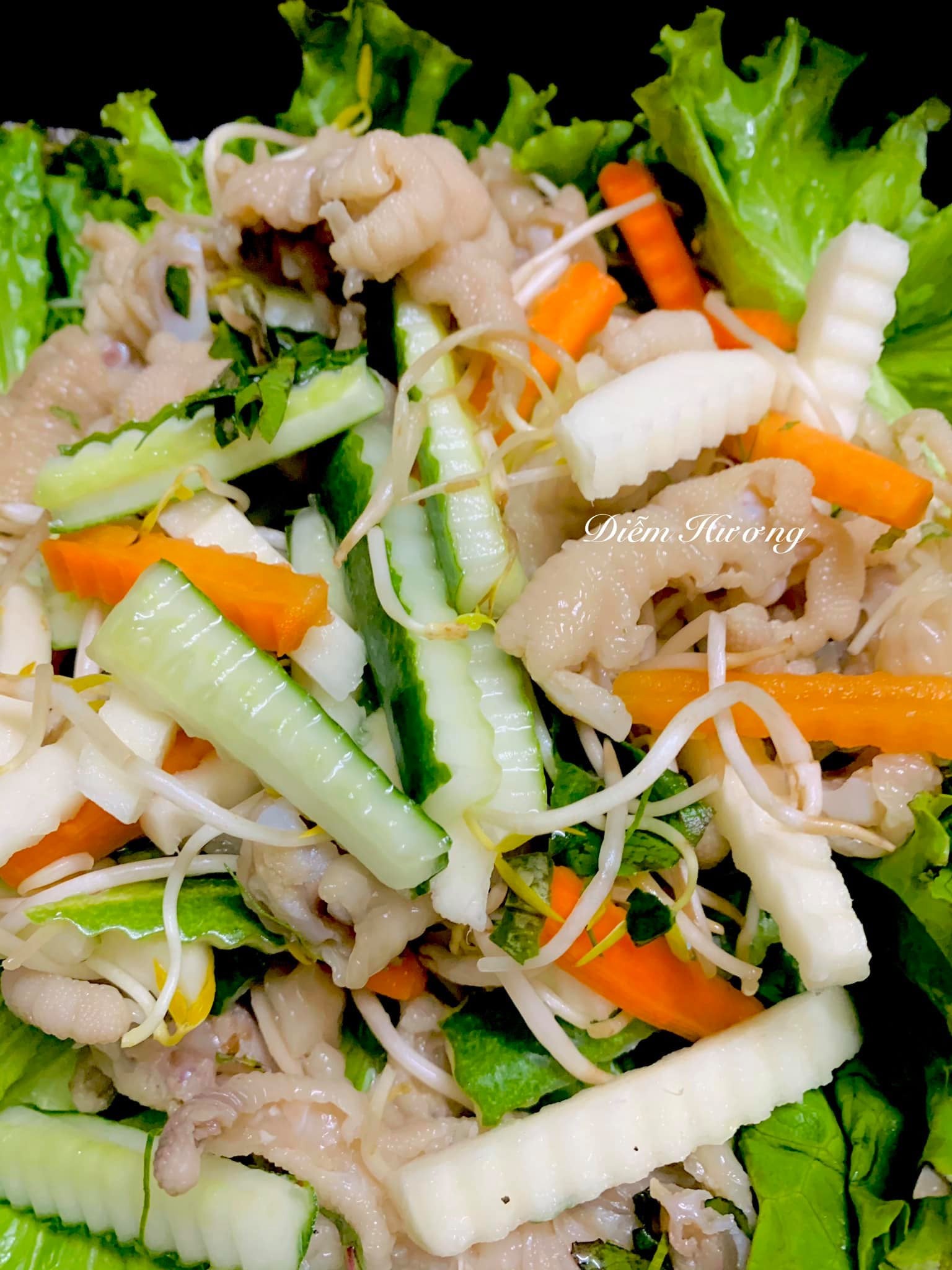 डायम हांग चिकन फीट सलाद.jpg