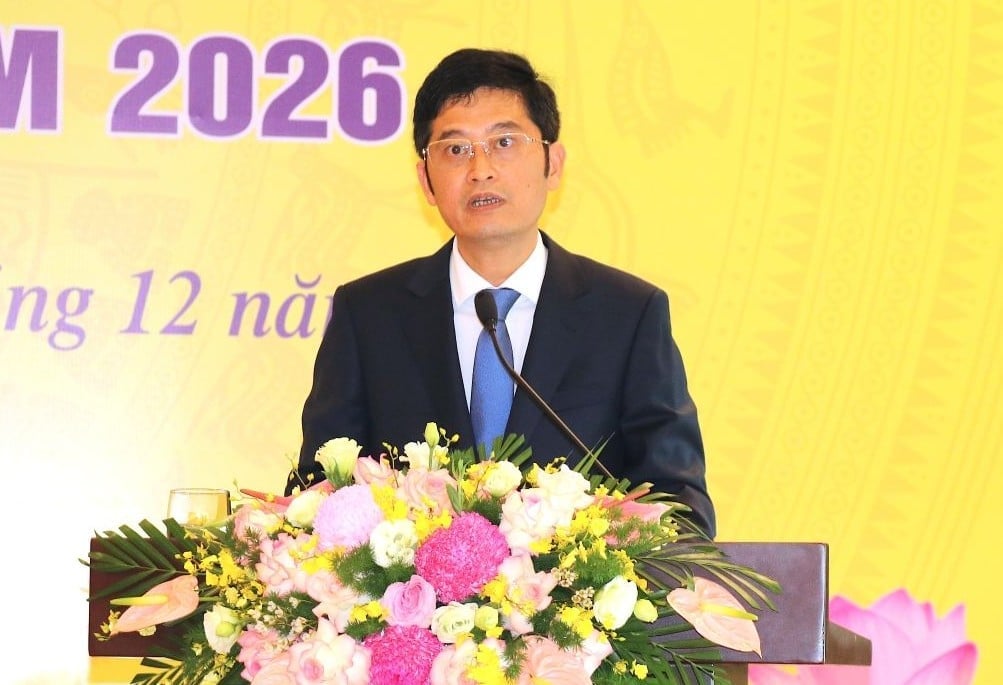 លោក Trinh Hong Ngan អគ្គនាយកសាជីវកម្ម ថ្លែងក្នុងសន្និសីទ។ រូបថត៖ Trung Dung។ Ông Trịnh Hồng Ngân - Tổng Giám đốc Tổng Công ty phát biểu tại buổi Hội nghị. Ảnh: Trung Dũng.