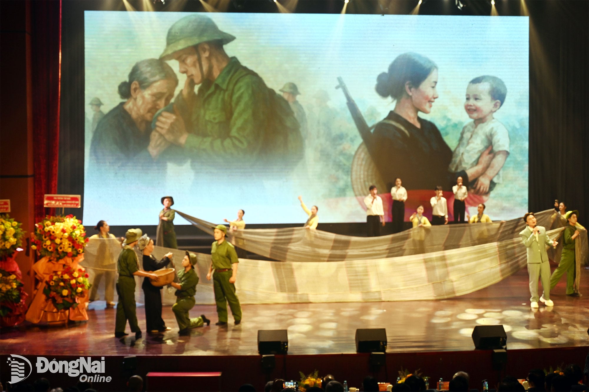 Den kulturella föreställningen i Phuoc Tho Photo-programmet.