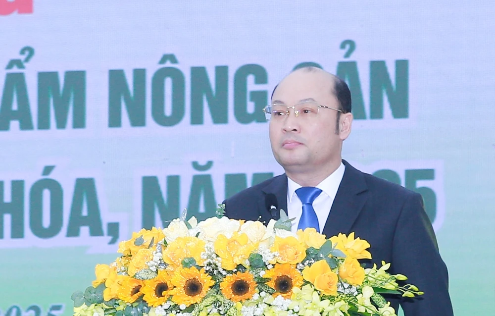 Apertura de la exposición y presentación de productos agrícolas y alimentos seguros de la provincia de Thanh Hoa en 2025.