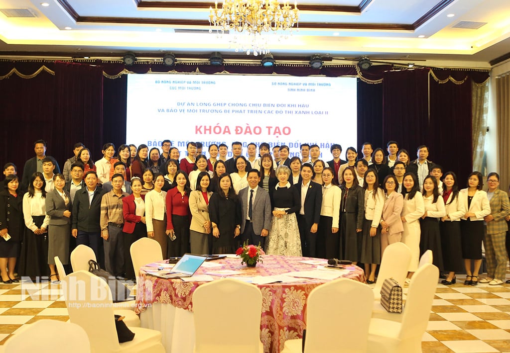 Para peserta pelatihan mengikuti kursus pelatihan tersebut.